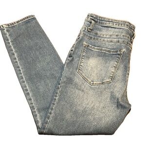 REFUGE Gray Skinny Leg Distressed Jeans
Size 10